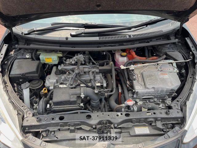 Toyota AQUA 2016-08 8364730-17