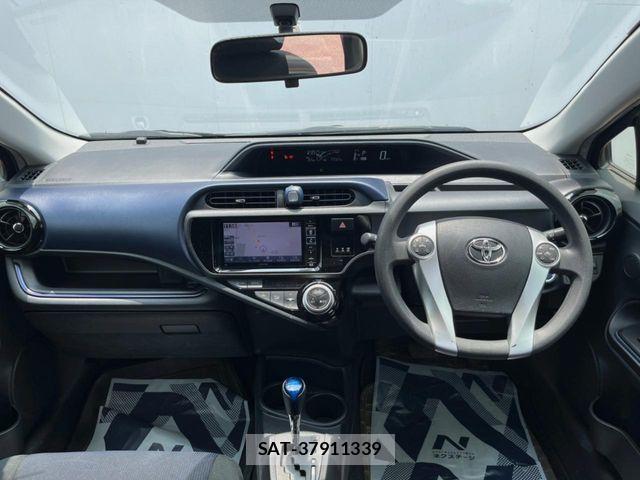 Toyota AQUA 2016-08 8364730-1