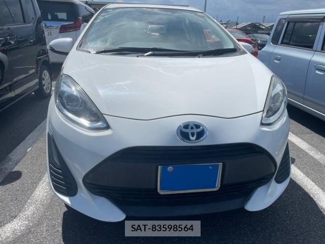 Toyota AQUA 2017-10 8364734-0