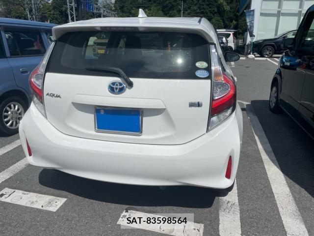 Toyota AQUA 2017-10 8364734-2