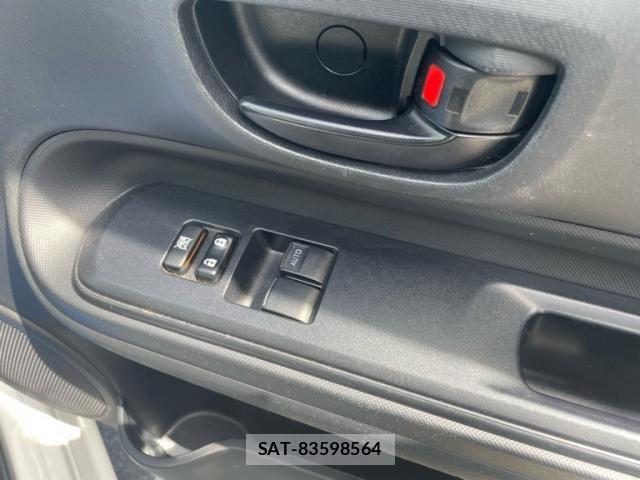 Toyota AQUA 2017-10 8364734-3