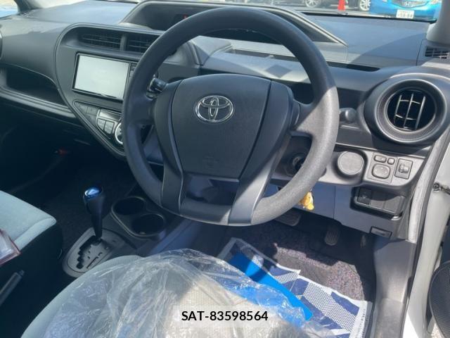 Toyota AQUA 2017-10 8364734-4