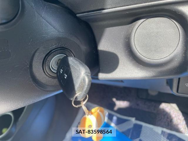Toyota AQUA 2017-10 8364734-7