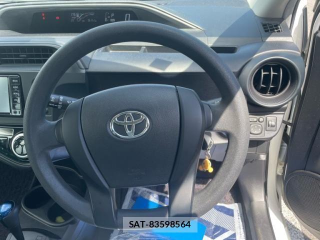 Toyota AQUA 2017-10 8364734-8