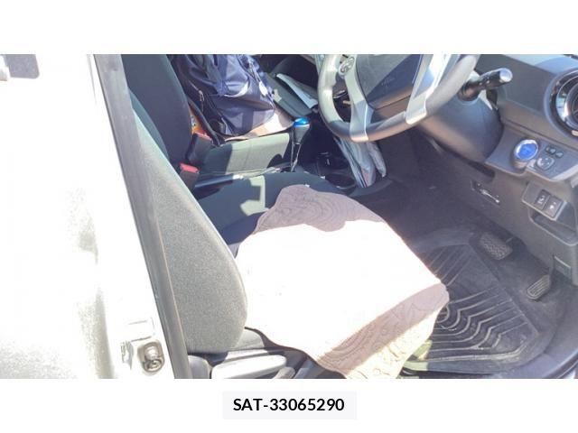 Toyota AQUA 2015-10 8364736-13