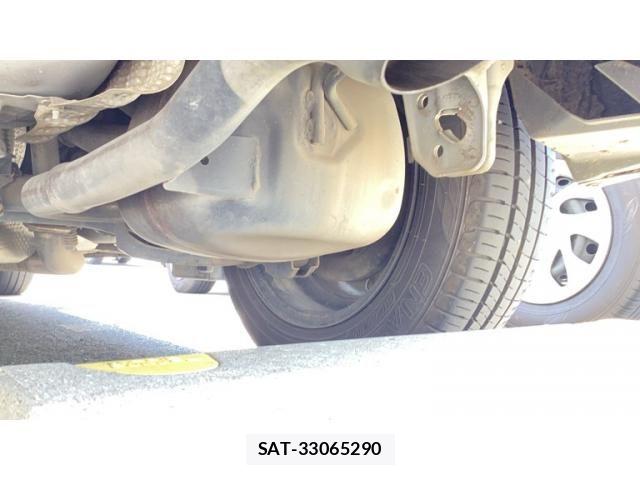 Toyota AQUA 2015-10 8364736-18