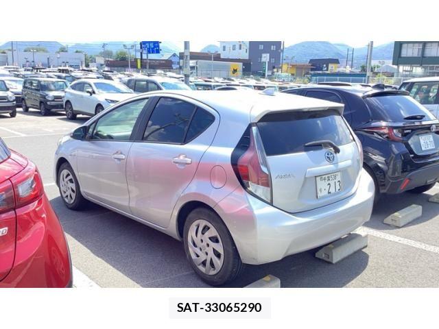 Toyota AQUA 2015-10 8364736-1