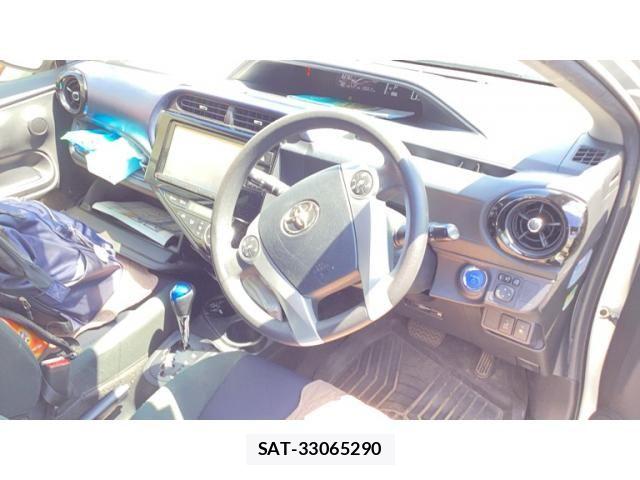 Toyota AQUA 2015-10 8364736-7