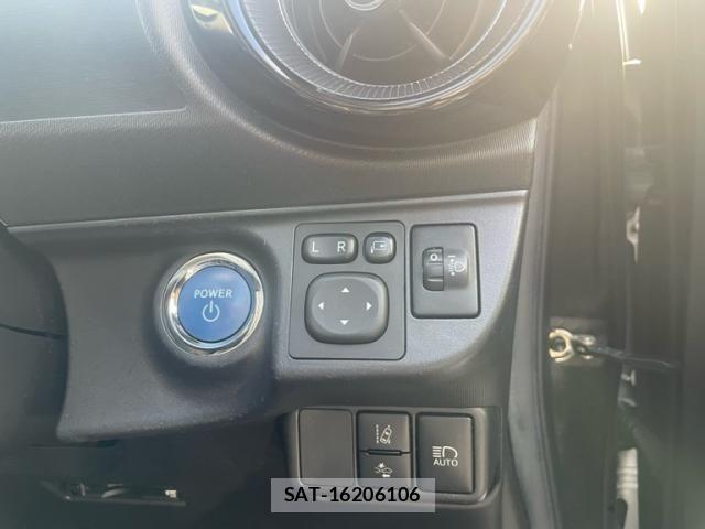 Toyota AQUA 2017-07 8364744-9