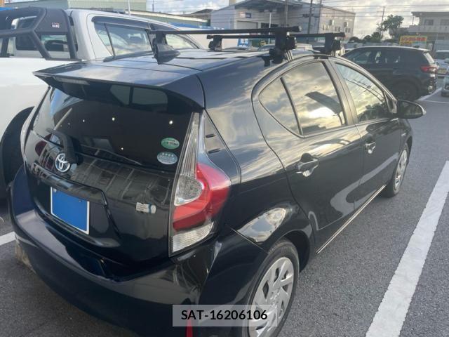 Toyota AQUA 2017-07 8364744-5