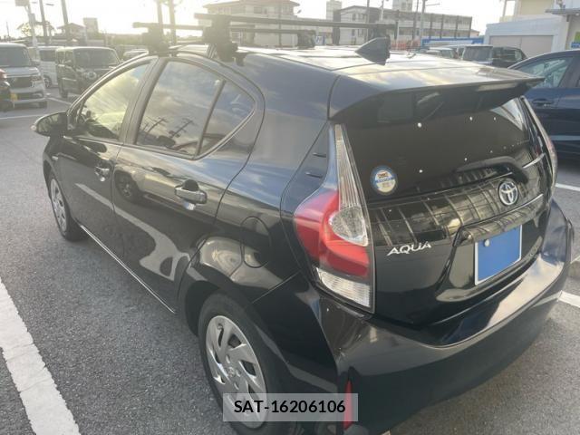 Toyota AQUA 2017-07 8364744-6