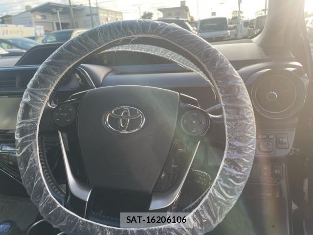Toyota AQUA 2017-07 8364744-8