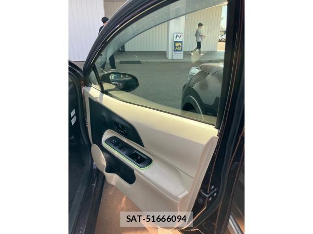 Toyota AQUA 2014-01 8364765-13