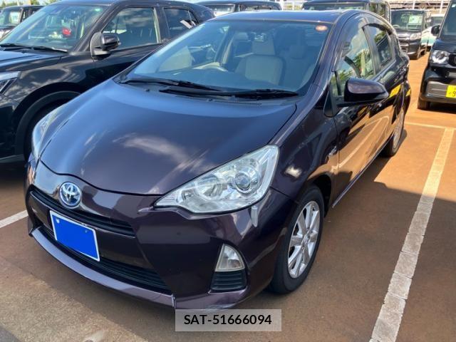 Toyota AQUA 2014-01 8364765-1