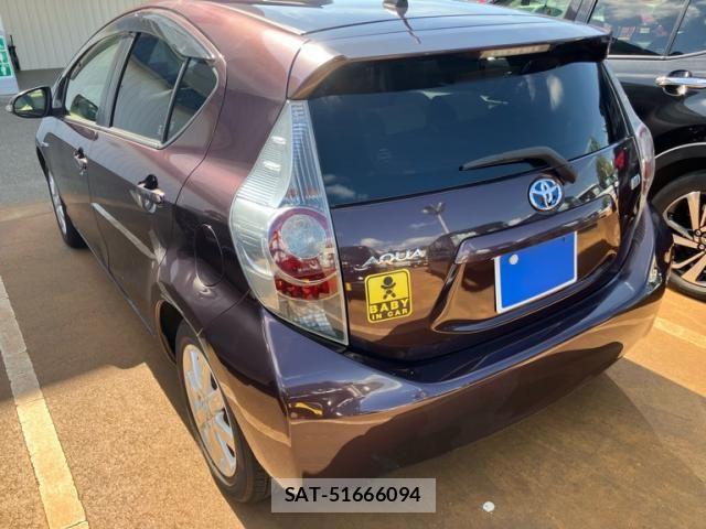 Toyota AQUA 2014-01 8364765-2