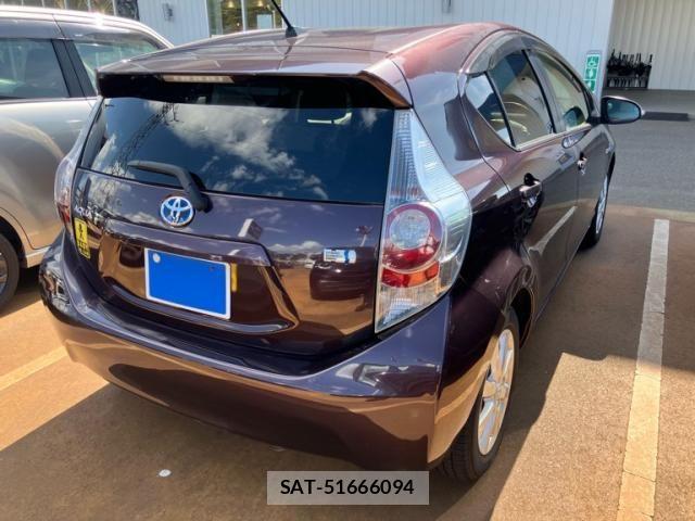 Toyota AQUA 2014-01 8364765-3