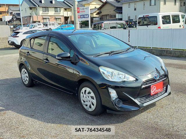 Toyota AQUA 2016-04 8364741-2