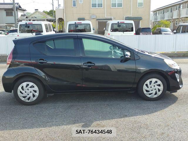 Toyota AQUA 2016-04 8364741-3