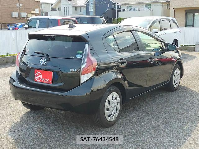 Toyota AQUA 2016-04 8364741-4