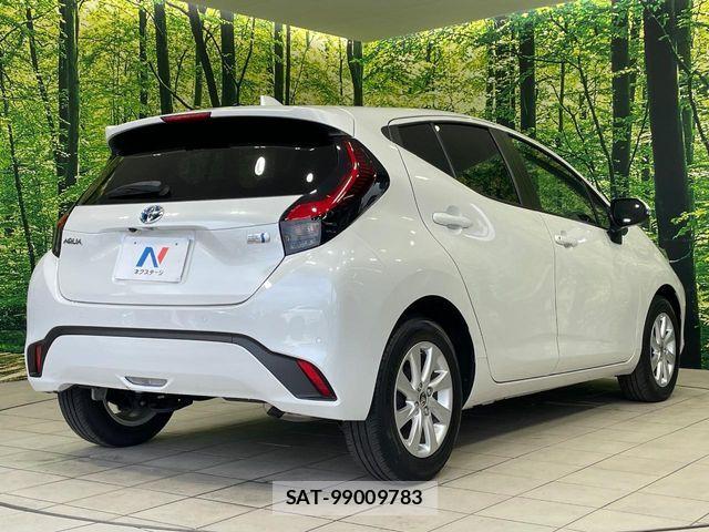 Toyota AQUA 2023-07 8364709-16
