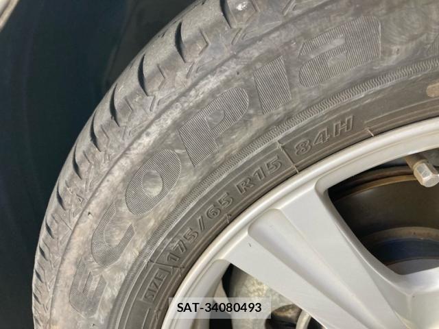 Toyota AQUA 2013-10 8364755-12