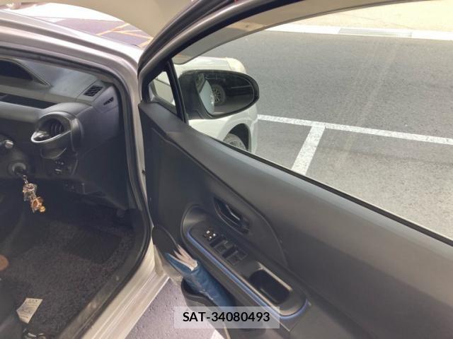 Toyota AQUA 2013-10 8364755-15