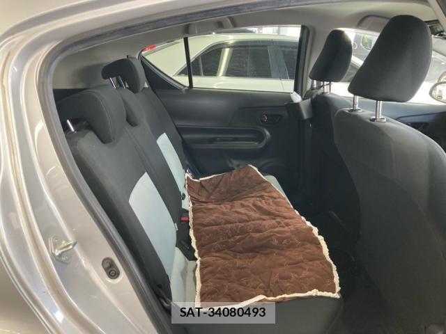 Toyota AQUA 2013-10 8364755-17
