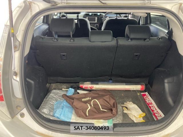 Toyota AQUA 2013-10 8364755-18