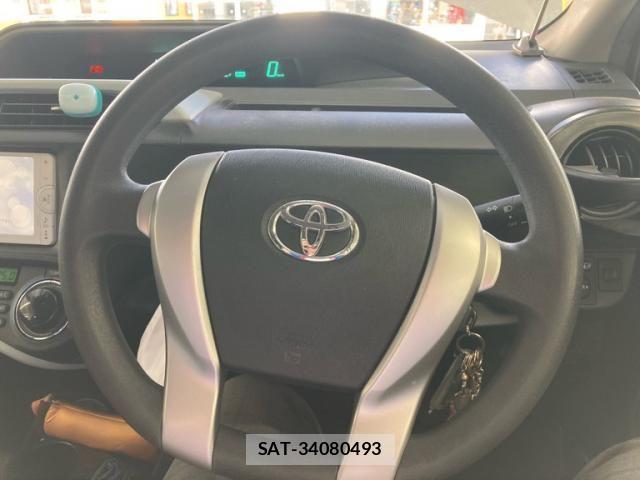 Toyota AQUA 2013-10 8364755-19