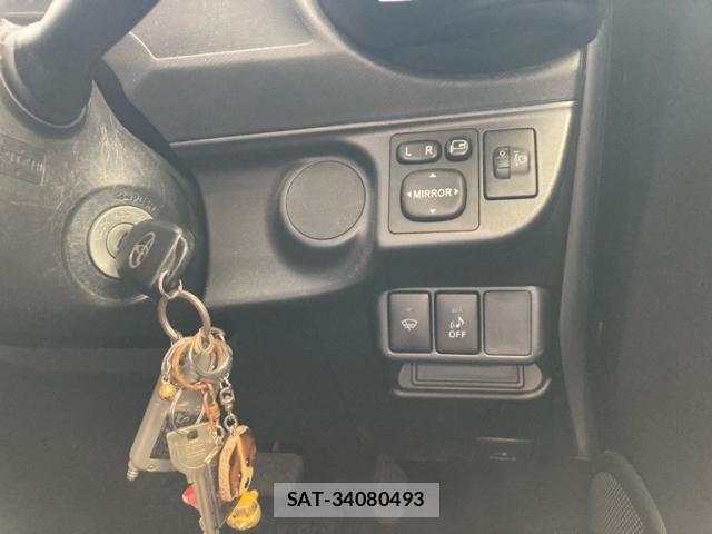 Toyota AQUA 2013-10 8364755-20