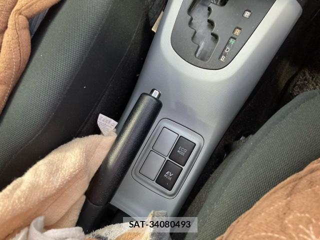 Toyota AQUA 2013-10 8364755-21