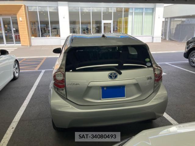 Toyota AQUA 2013-10 8364755-3