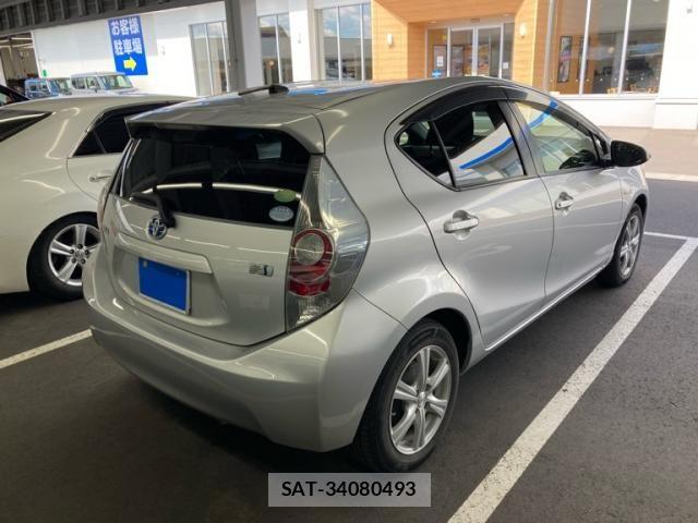 Toyota AQUA 2013-10 8364755-4