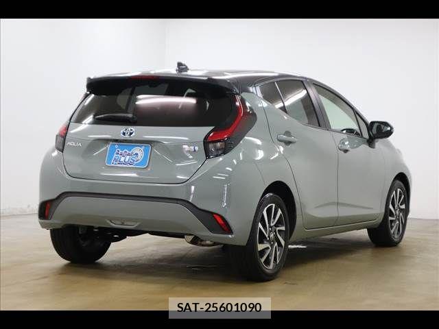 Toyota AQUA 2023-11 8364708-18