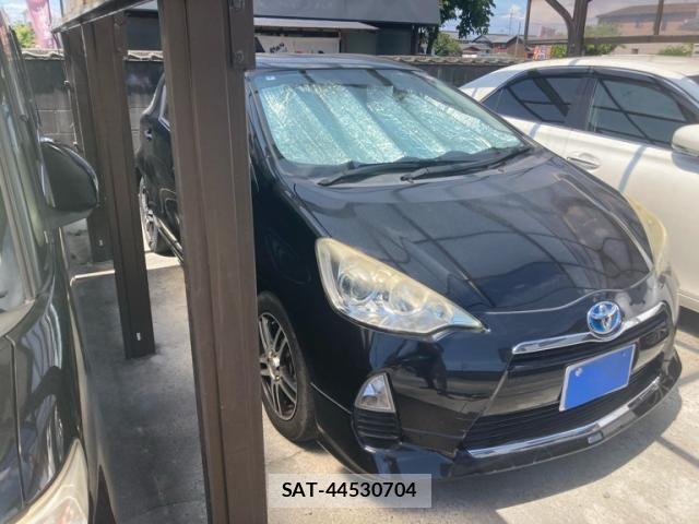 Toyota AQUA 2014-03 8364766-0