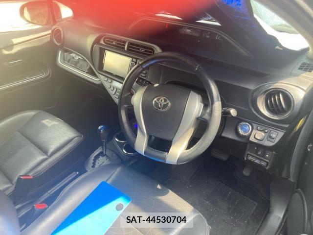 Toyota AQUA 2014-03 8364766-11