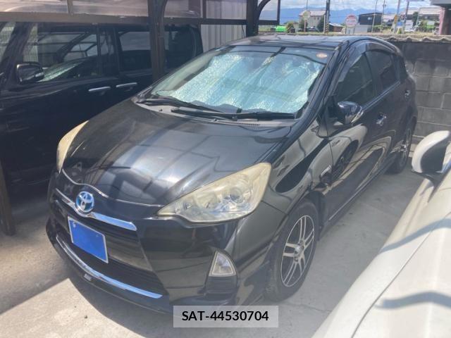 Toyota AQUA 2014-03 8364766-1
