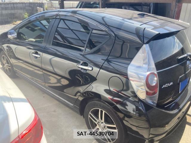Toyota AQUA 2014-03 8364766-3