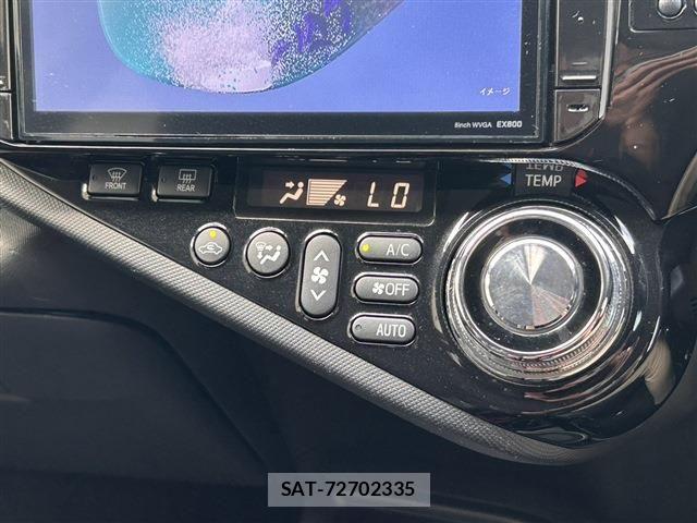Toyota AQUA 2015-02 8364721-10