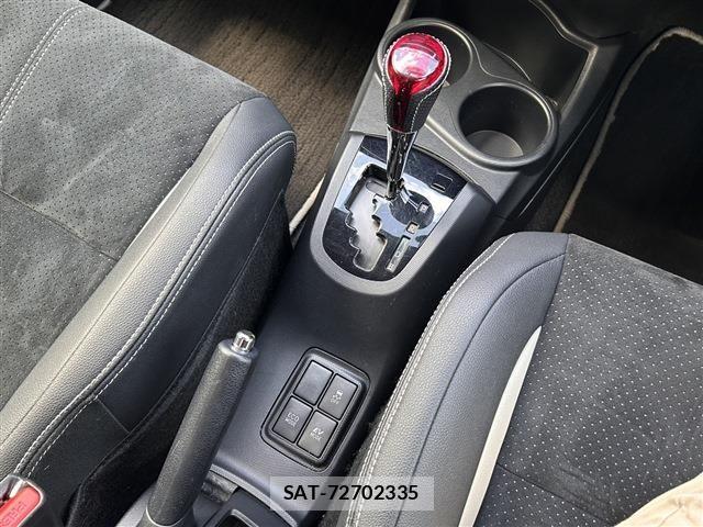 Toyota AQUA 2015-02 8364721-11