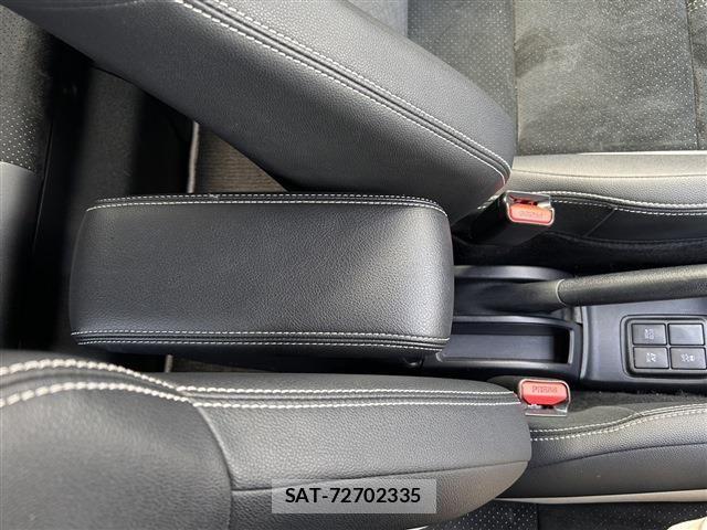 Toyota AQUA 2015-02 8364721-12