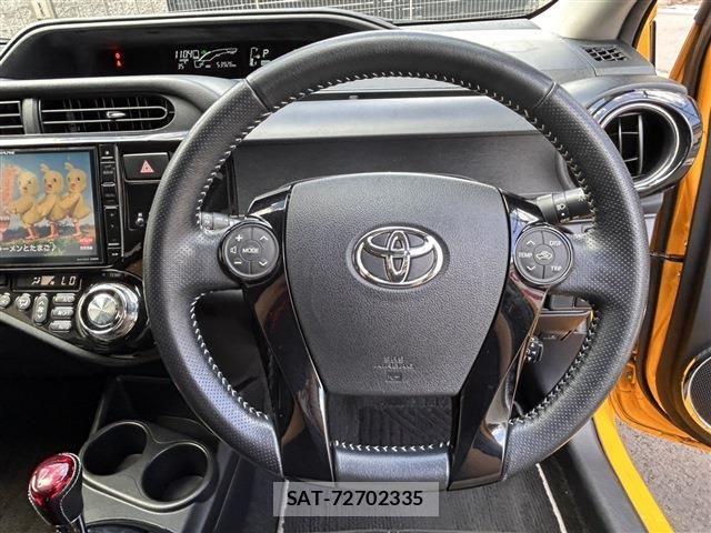 Toyota AQUA 2015-02 8364721-13
