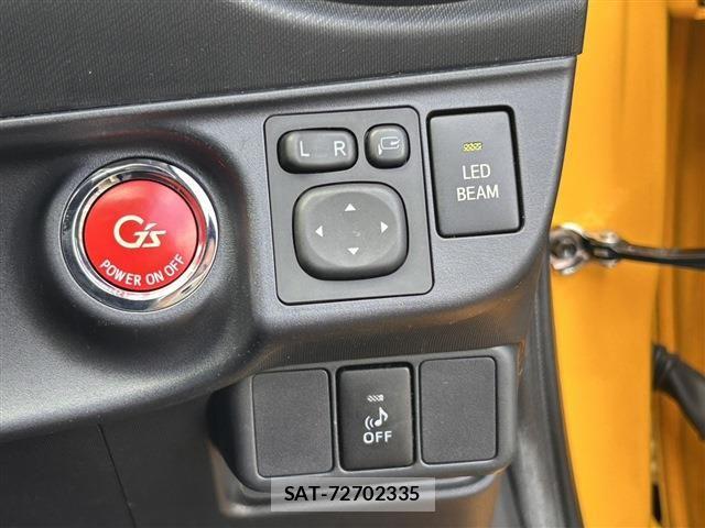 Toyota AQUA 2015-02 8364721-14