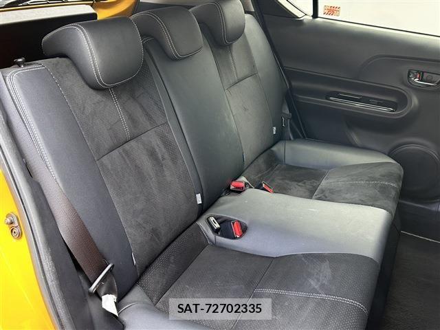 Toyota AQUA 2015-02 8364721-16