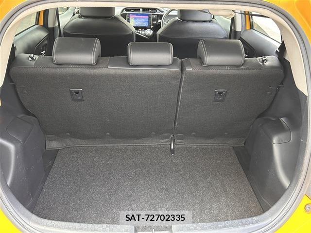 Toyota AQUA 2015-02 8364721-17