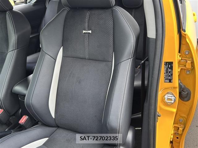 Toyota AQUA 2015-02 8364721-18