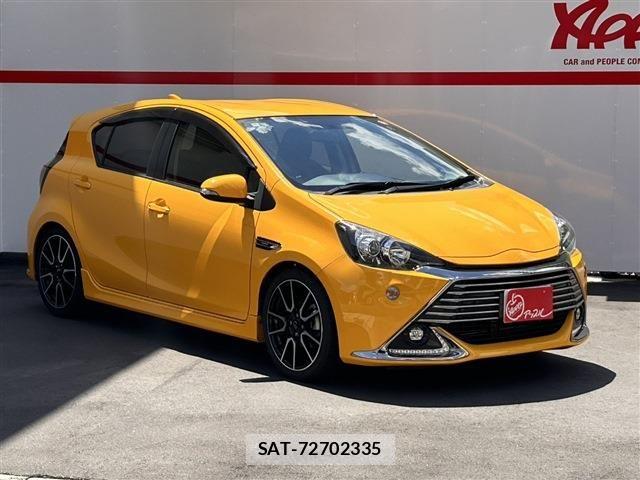 Toyota AQUA 2015-02 8364721-1