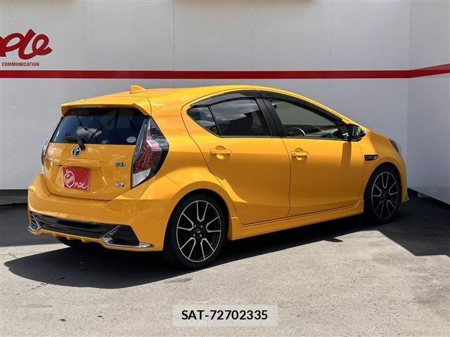 Toyota AQUA 2015-02 8364721-2