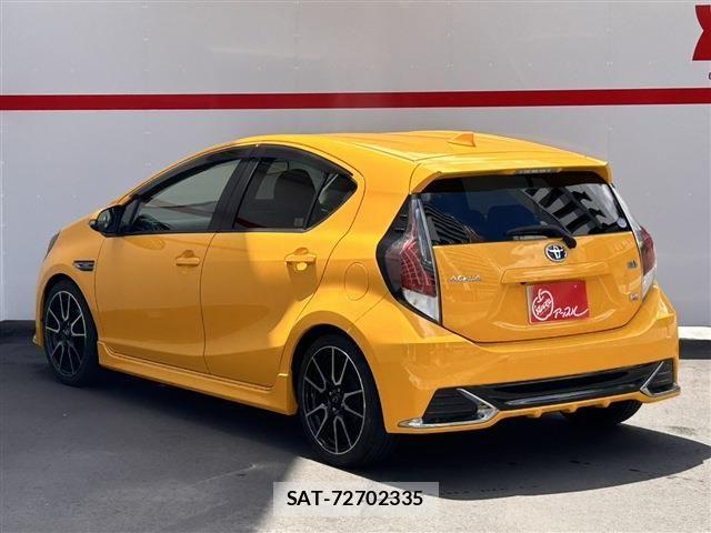 Toyota AQUA 2015-02 8364721-3