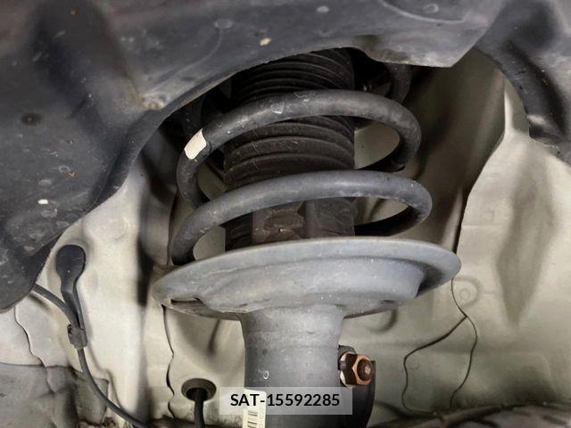 Toyota AQUA 2017-06 8364718-19